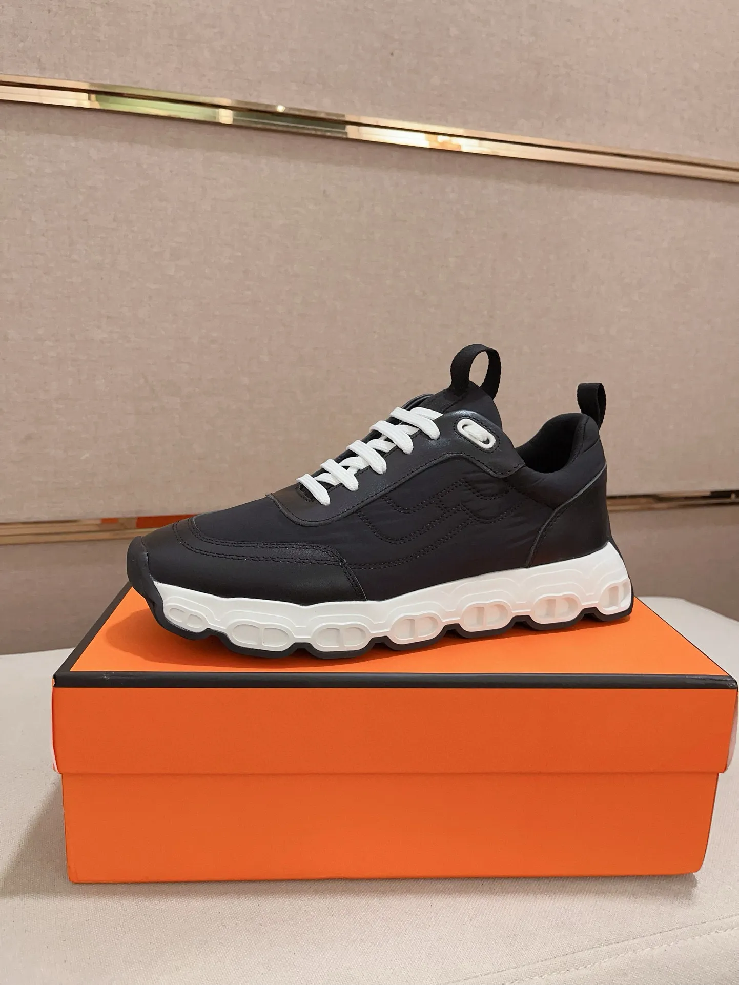 Factory price: 460💰《HERMES》【Classic Original Version】Hermès; Top 🔝 Purchasing Agency 🔍🔍 Men's latest 🇺🇸 counters are on sale simultaneously, original imported from Italy ▲▲First-layer cowhide ▲▲ (high-end, extravagance and class) times) Exquisite workmanship (Italian 🇮🇹Imported water-dyed 🐂cowhide lining) sole: Original sole provided by the original factory, ⚠️exclusive double-layer activity·TPR·rubber·combined molded outsole; super comfortable·wear-resistant·non-slip·environmental protection The real thing is more beautiful if you take the real thing (high quality, follow the order), you can enter and exit the counter at will * Number of yards: 38·39·40·41·42·43·44# (can be customized 45.)